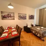 Riverbridge Apartman *