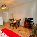 Riverbridge Apartman *