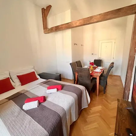 Riverbridge Apartment Prague