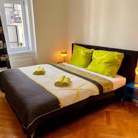 Riverbridge Apartment *