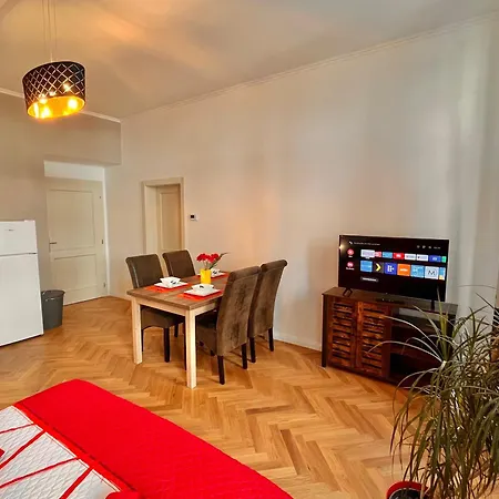 Riverbridge Apartment *